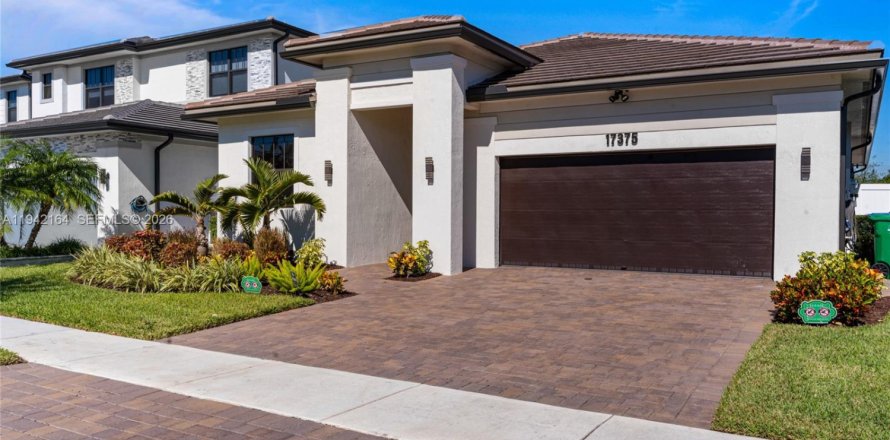 Casa en Miramar, Florida 4 dormitorios, 211.26 m2 № 1999661