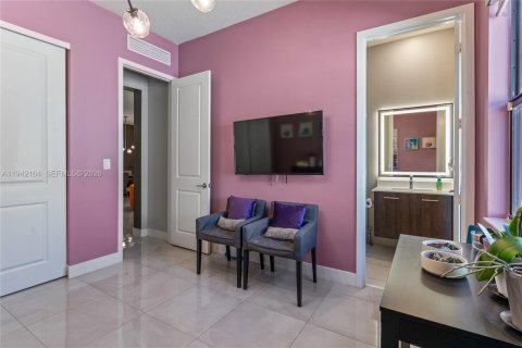 Casa en venta en Miramar, Florida, 4 dormitorios, 211.26 m2 № 1999661 - foto 24