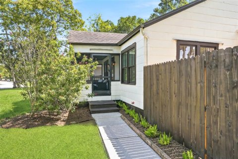 House in Saint Petersburg, Florida 3 bedrooms, 109.44 sq.m. № 2330270 - photo 7