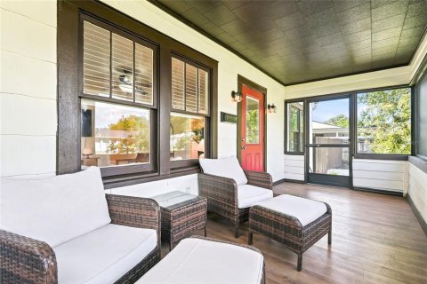 House in Saint Petersburg, Florida 3 bedrooms, 109.44 sq.m. № 2330270 - photo 8