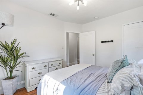 House in Saint Petersburg, Florida 3 bedrooms, 109.44 sq.m. № 2330270 - photo 25