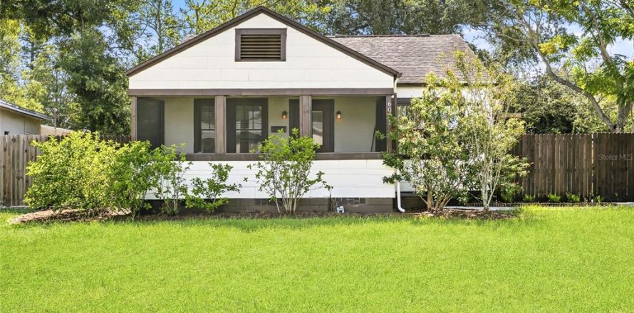 House in Saint Petersburg, Florida 3 bedrooms, 109.44 sq.m. № 2330270