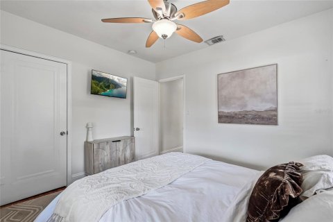 House in Saint Petersburg, Florida 3 bedrooms, 109.44 sq.m. № 2330270 - photo 20