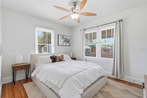 House in Saint Petersburg, Florida 3 bedrooms, 109.44 sq.m. № 2330270 - photo 19