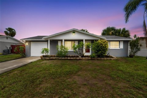 Casa en venta en Holiday, Florida, 2 dormitorios, 113.71 m2 № 2204266 - foto 2