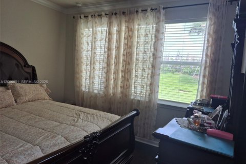 House in Port St. Lucie, Florida 2 bedrooms, 146.69 sq.m. № 2187864 - photo 12