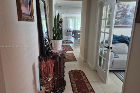 House in Port St. Lucie, Florida 2 bedrooms, 146.69 sq.m. № 2187864 - photo 9