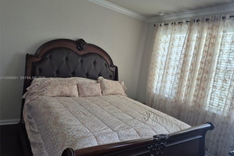 House in Port St. Lucie, Florida 2 bedrooms, 146.69 sq.m. № 2187864 - photo 11