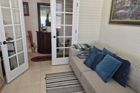 House in Port St. Lucie, Florida 2 bedrooms, 146.69 sq.m. № 2187864 - photo 10