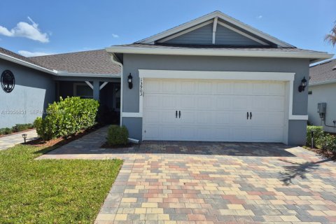 House in Port St. Lucie, Florida 2 bedrooms, 146.69 sq.m. № 2187864