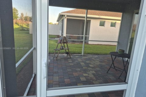 House in Port St. Lucie, Florida 2 bedrooms, 146.69 sq.m. № 2187864 - photo 17