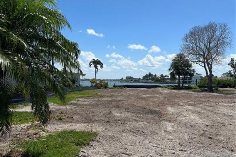 Land in North Redington Beach, Florida № 1792732 - photo 1