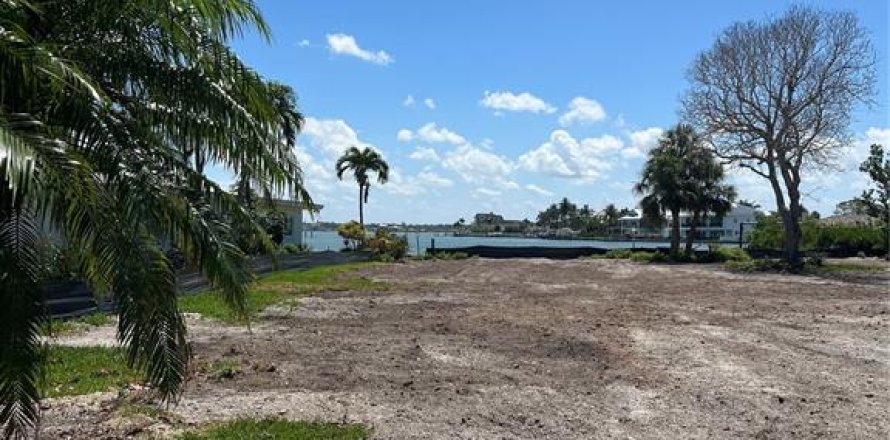 Land in North Redington Beach, Florida № 1792732