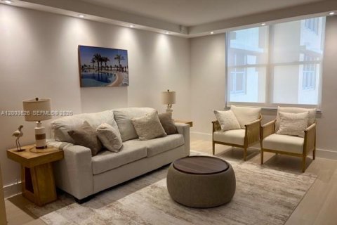 Copropriété à louer à Hollywood, Floride: 2 chambres, 77.57 m2 № 2069093 - photo 2