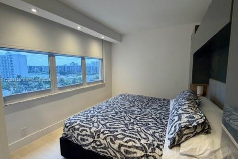 Copropriété à louer à Hollywood, Floride: 2 chambres, 77.57 m2 № 2069093 - photo 8