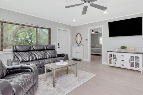 House in Ruskin, Florida 3 bedrooms, 132.66 sq.m. № 1901917 - photo 12