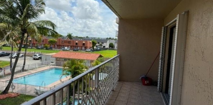 Condominio en Miami, Florida, 2 dormitorios № 1863003