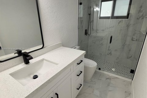 House in North Miami, Florida 4 bedrooms, 200.2 sq.m. № 1845879 - photo 15