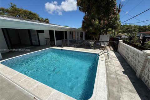 House in North Miami, Florida 4 bedrooms, 200.2 sq.m. № 1845879 - photo 30