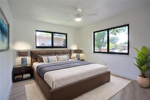 House in North Miami, Florida 4 bedrooms, 200.2 sq.m. № 1845879 - photo 17