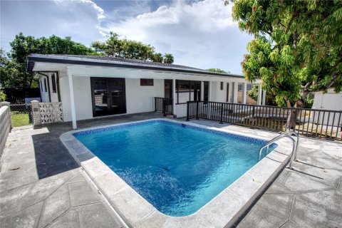 House in North Miami, Florida 4 bedrooms, 200.2 sq.m. № 1845879 - photo 24