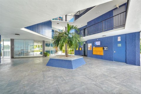 Copropriété à vendre à Miami, Floride: 1 chambre, 89.93 m2 № 1990723 - photo 2