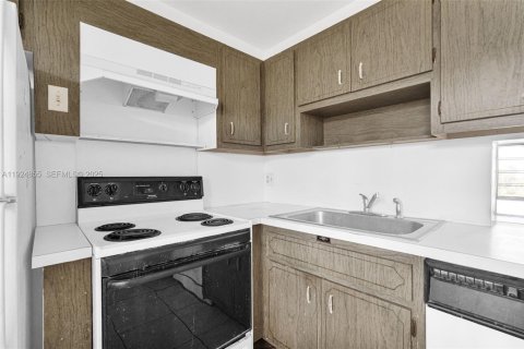 Copropriété à vendre à Miami, Floride: 1 chambre, 89.93 m2 № 1990723 - photo 10