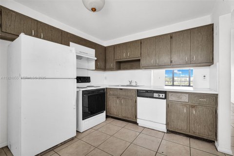 Copropriété à vendre à Miami, Floride: 1 chambre, 89.93 m2 № 1990723 - photo 9