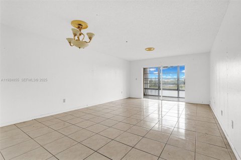 Copropriété à vendre à Miami, Floride: 1 chambre, 89.93 m2 № 1990723 - photo 18