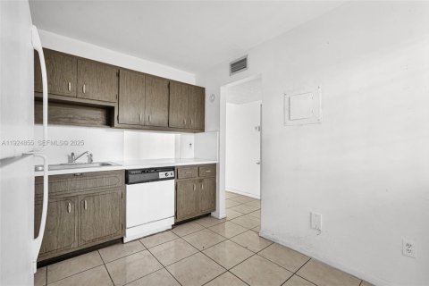Copropriété à vendre à Miami, Floride: 1 chambre, 89.93 m2 № 1990723 - photo 12