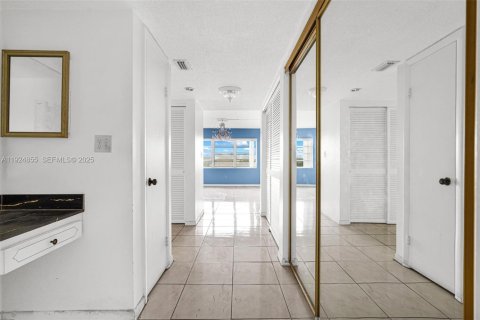 Copropriété à vendre à Miami, Floride: 1 chambre, 89.93 m2 № 1990723 - photo 25