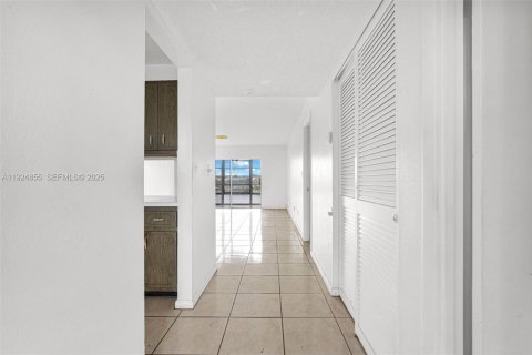 Copropriété à vendre à Miami, Floride: 1 chambre, 89.93 m2 № 1990723 - photo 6