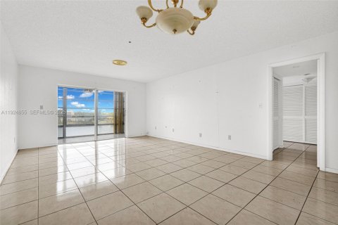 Copropriété à vendre à Miami, Floride: 1 chambre, 89.93 m2 № 1990723 - photo 21