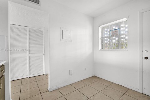 Copropriété à vendre à Miami, Floride: 1 chambre, 89.93 m2 № 1990723 - photo 13