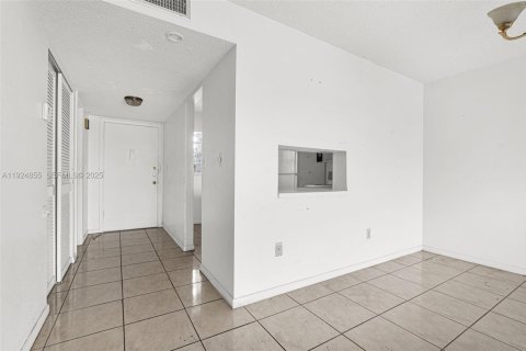 Copropriété à vendre à Miami, Floride: 1 chambre, 89.93 m2 № 1990723 - photo 24