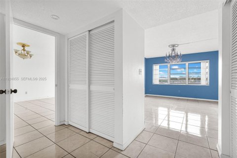 Copropriété à vendre à Miami, Floride: 1 chambre, 89.93 m2 № 1990723 - photo 27