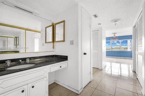 Copropriété à vendre à Miami, Floride: 1 chambre, 89.93 m2 № 1990723 - photo 26