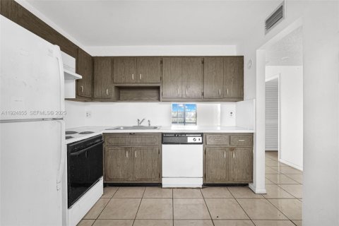 Copropriété à vendre à Miami, Floride: 1 chambre, 89.93 m2 № 1990723 - photo 11