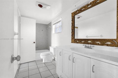 Copropriété à vendre à Miami, Floride: 1 chambre, 89.93 m2 № 1990723 - photo 14