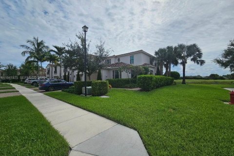 Townhouse in Boca Raton, Florida 3 bedrooms, 230.96 sq.m. № 2000054