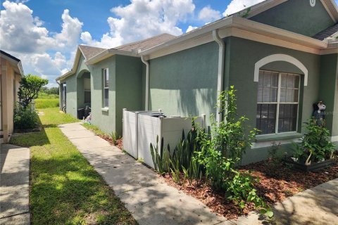 Casa en venta en Fish Hawk, Florida, 3 dormitorios, 145.11 m2 № 2344637 - foto 2