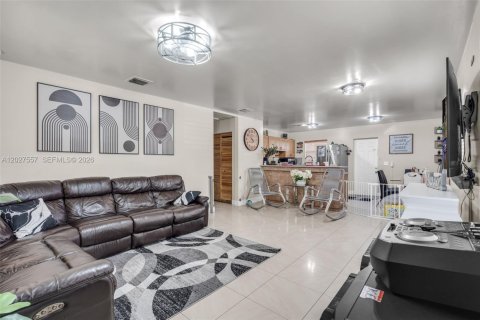 Immobilier commercial à vendre à Miami, Floride: 350.06 m2 № 2178490 - photo 3