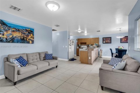 Immobilier commercial à vendre à Miami, Floride: 350.06 m2 № 2178490 - photo 12