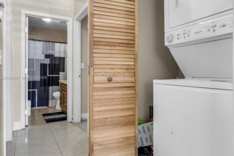 Immobilier commercial à vendre à Miami, Floride: 350.06 m2 № 2178490 - photo 10