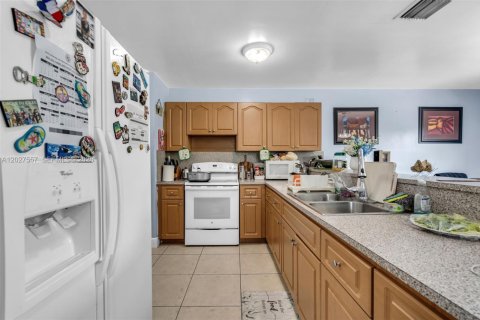 Immobilier commercial à vendre à Miami, Floride: 350.06 m2 № 2178490 - photo 14