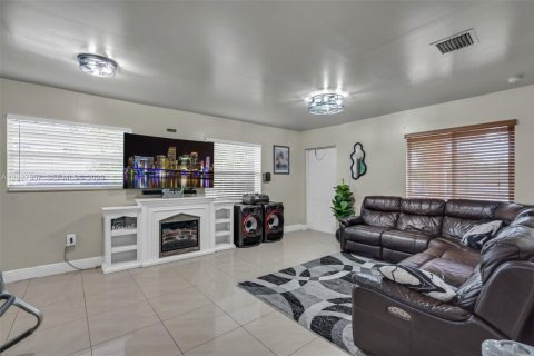 Immobilier commercial à vendre à Miami, Floride: 350.06 m2 № 2178490 - photo 4