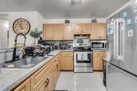 Immobilier commercial à vendre à Miami, Floride: 350.06 m2 № 2178490 - photo 5