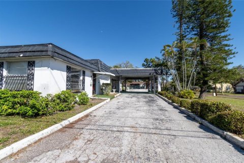 Propiedad comercial en venta en Saint Petersburg, Florida, 408.86 m2 № 1577203 - foto 1