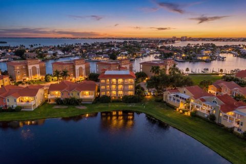 Copropriété à vendre à Saint Petersburg, Floride: 3 chambres, 260.03 m2 № 2291000 - photo 3