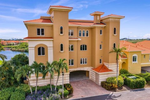 Copropriété à vendre à Saint Petersburg, Floride: 3 chambres, 260.03 m2 № 2291000 - photo 2